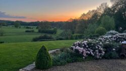 L'Orée du Bois - Chambres d'hôtes à Martué (Florenville) - Jardin et merveilleux coucher de soleil
