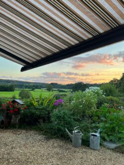 L'Orée du Bois - Chambres d'hôtes à Martué (Florenville) - Jardin et coucher de soleil